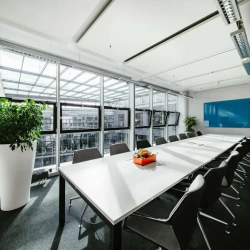 Meetingraum Karl Valentin im Satelliten Theresienhöhe in München | 1000 Satellites bietet Eventmöglichkeiten in München, Hamburg und der Region Rhein-Neckar