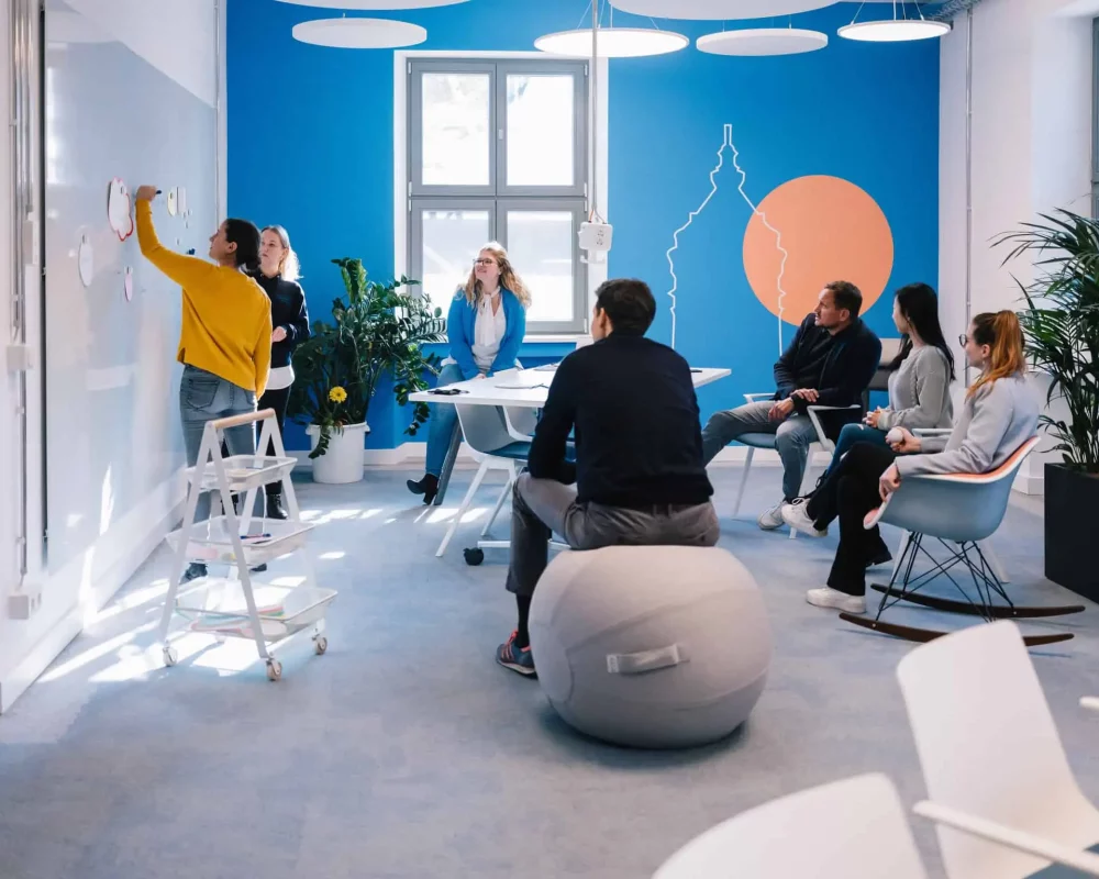 Ein Event mit Präsentation und Publikum bei 1000 Satellites